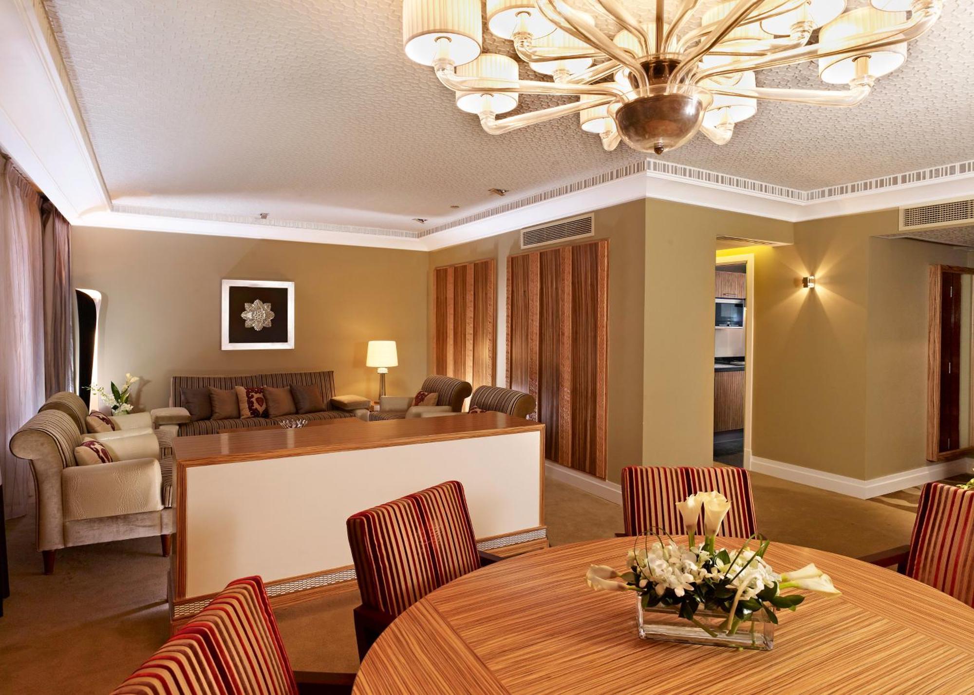开罗城市之星洲际酒店 外观 照片 A suite at the Ritz-Carlton, Dubai